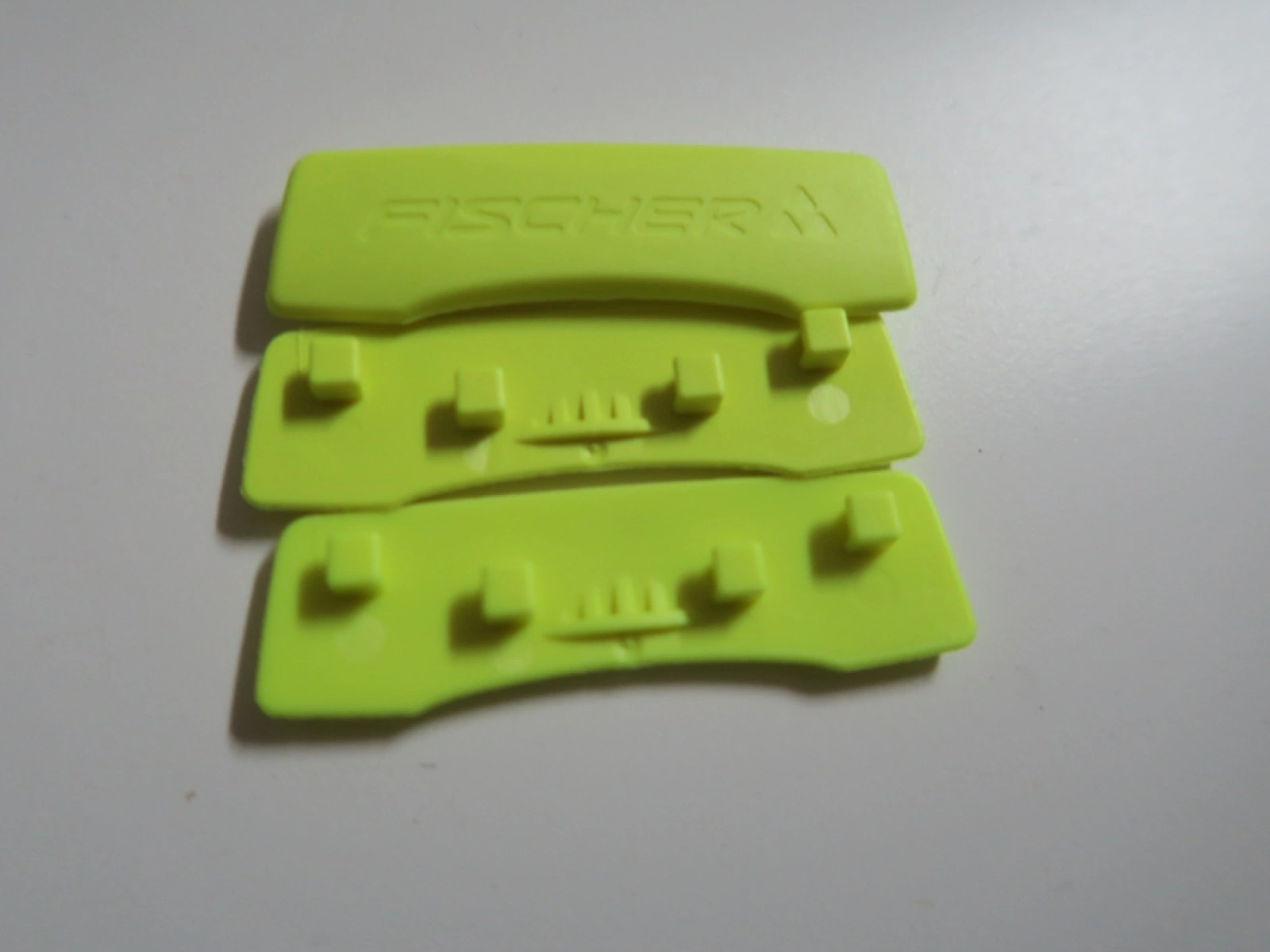 Přední zámek skialpových pásů Fischer pro lyže bez díry