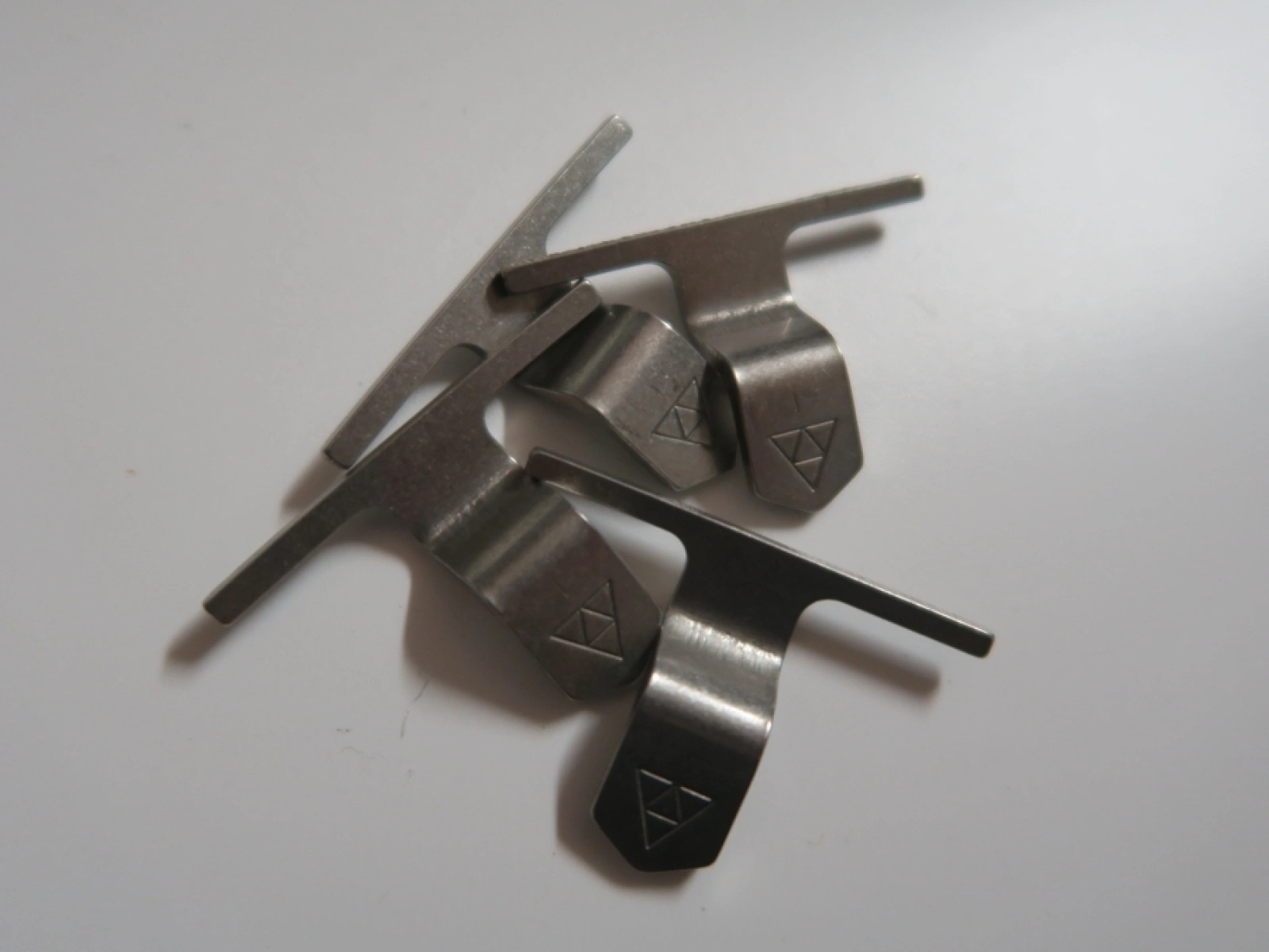 Přední upínák skialpových pásů Fischer STANDARD FAST FIX