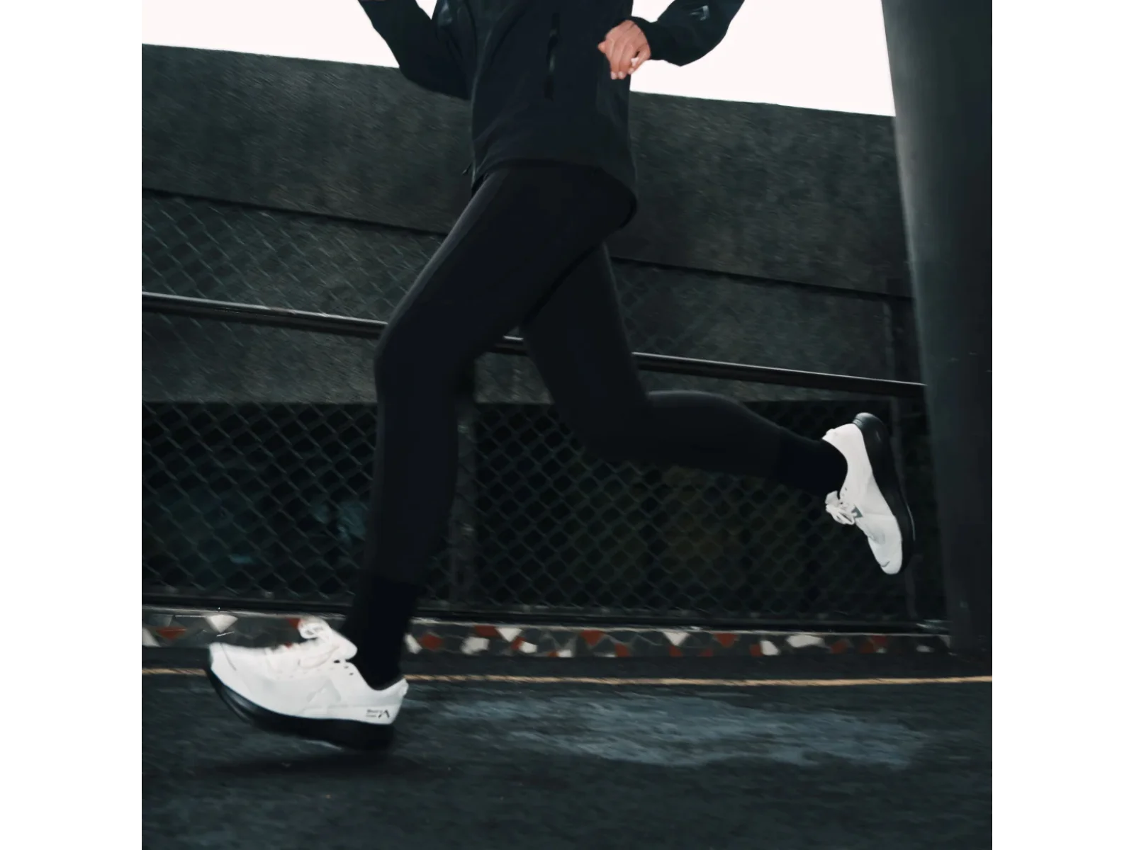 Mount to Coast P1 White/Black W