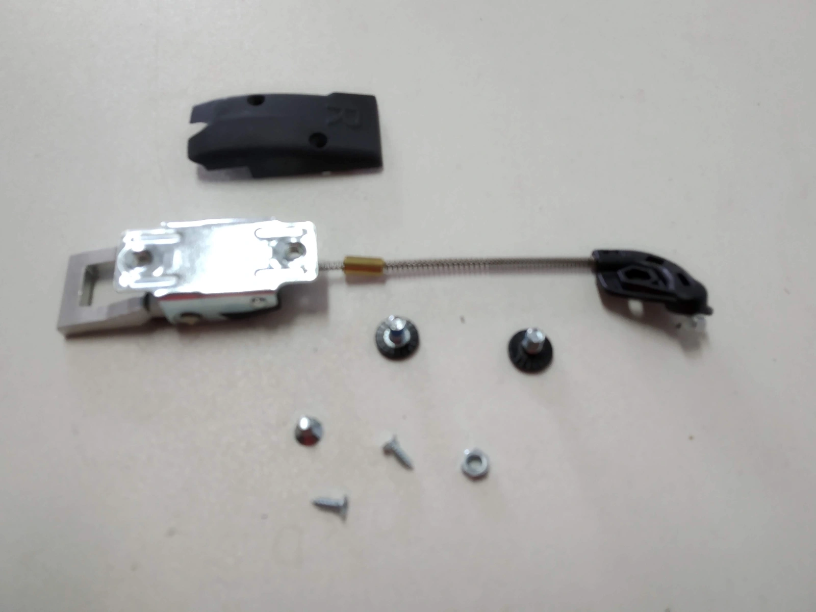 Přezka Fischer RANGER FREE SKI WALK + šrouby + PR. pravá